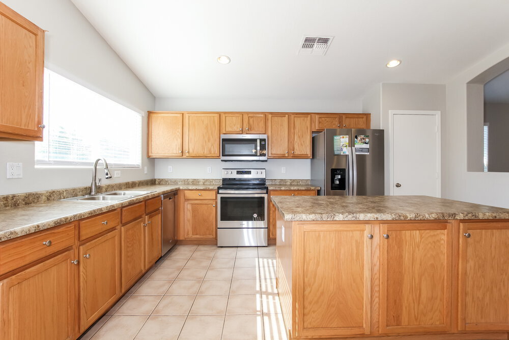 Building Photo - 15189 W Woodlands Ave