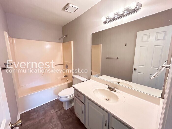 Building Photo - 5950 Henley Dr