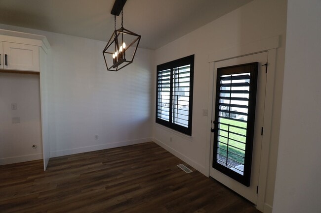 Building Photo - Upgraded Pet Friendly Lehi townhome