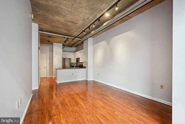 Building Photo - 1300 N St NW