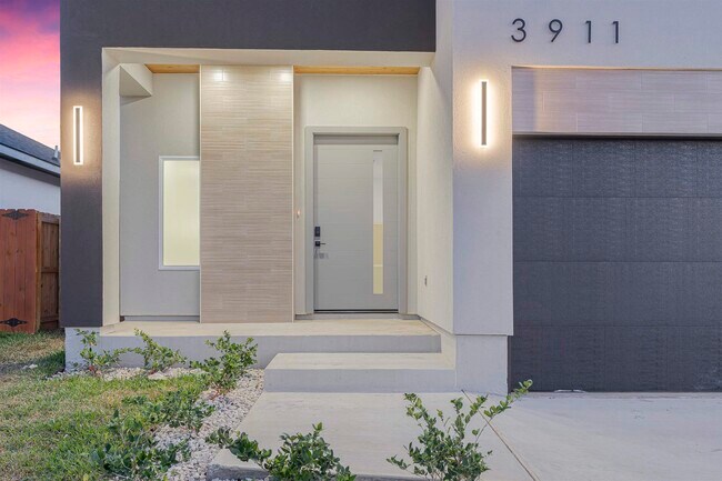 Building Photo - 3911 Yoyis St