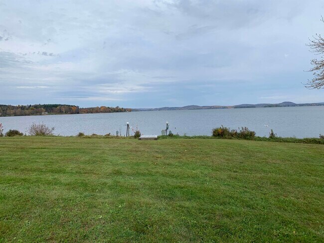 Building Photo - 383 Holbrook Bay Cmns