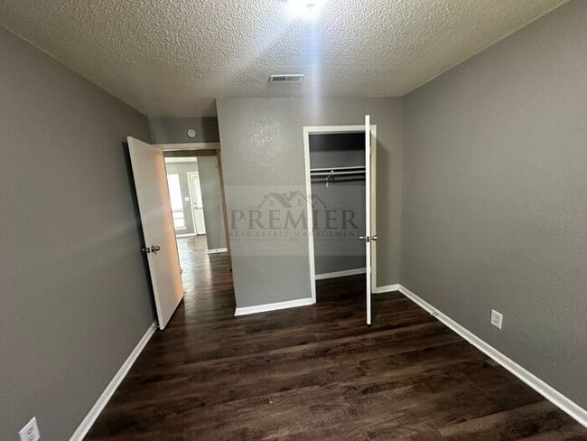 Building Photo - 6205 E 152nd Ter #A, Grandview, MO 64030 2...