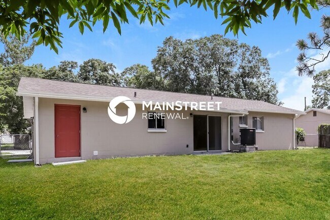 Building Photo - 3 Bedroom Pet-Friendly Home in Saint Petersburg, FL with Main Street Renewal