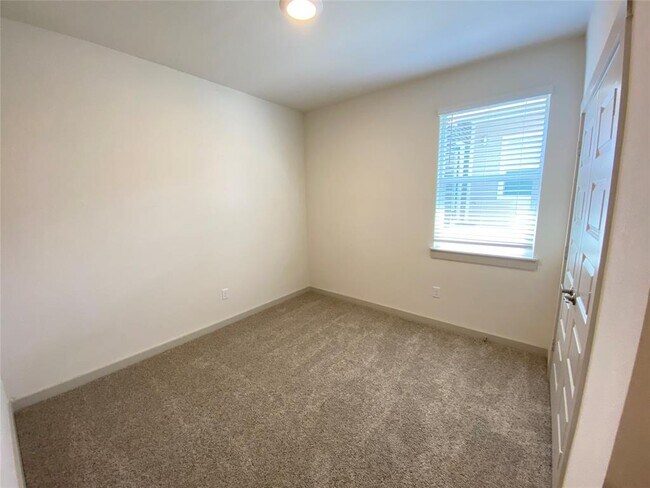 Building Photo - 2205 Sisterdale Ln