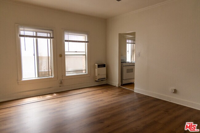 Building Photo - 661 Shatto Pl