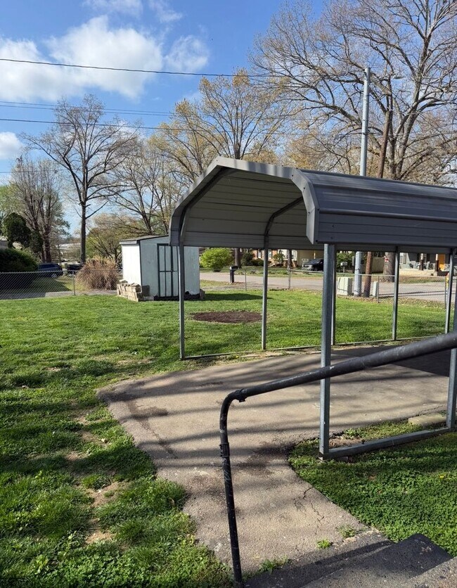 Building Photo - 2 Bed/1 Bath House