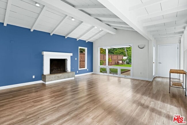 Building Photo - 8176 La Jolla Shores Dr