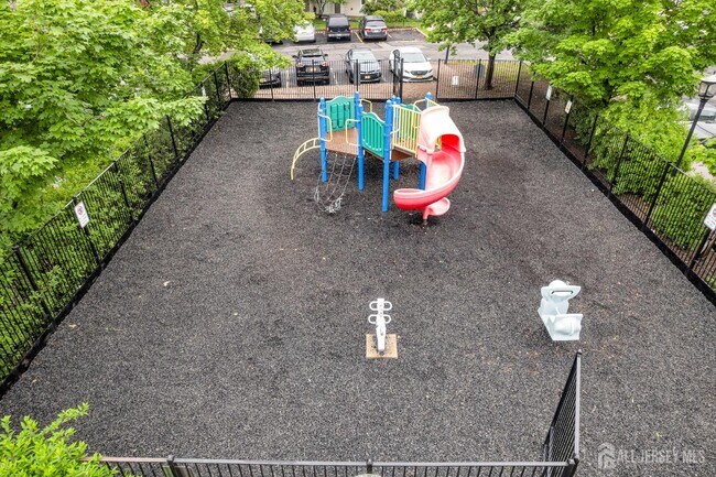 Building Photo - 21 Inverness Dr