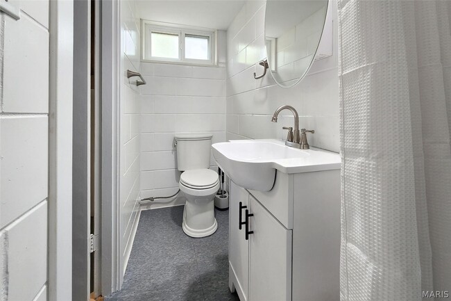 Building Photo - 637 Karess Dr