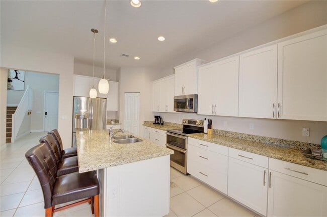 Building Photo - 495 NE Abaca Way