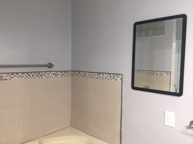 Jacuzzi tub in 3rd bathroom - 1350 S Curson Ave