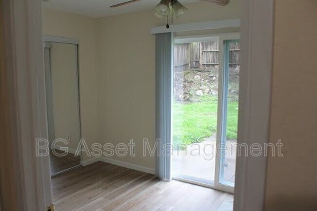 Building Photo - 3112 Groom Dr