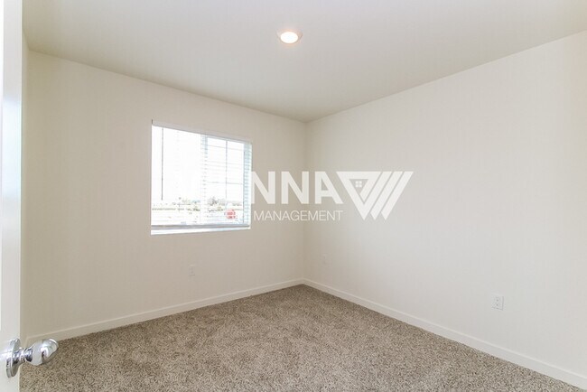 Building Photo - 1048 Silver Feather Wy