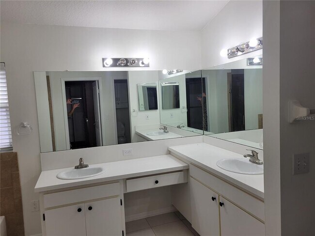 Building Photo - 2011 Cattleman Dr