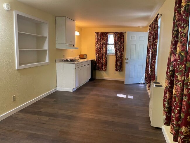 Building Photo - 3 bedroom 3 bath in Crestline.