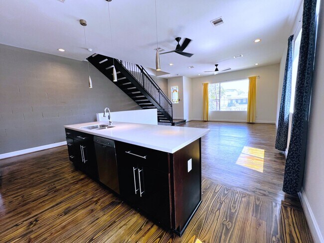 Building Photo - 1524 Blodgett St