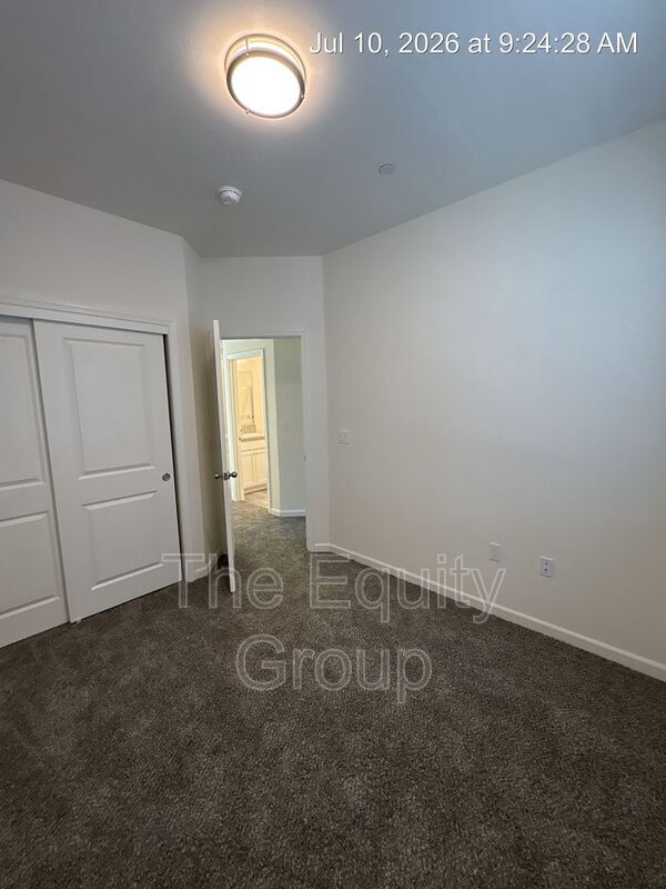 Building Photo - 733 S Pinkham St