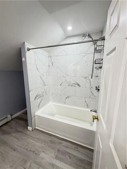 Building Photo - 132 Pavilion Ave