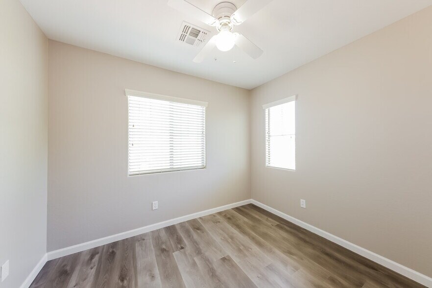 Building Photo - 10239 W Via Del Sol