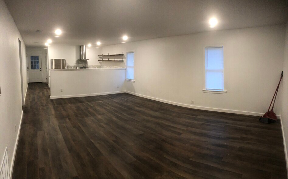 Kitchen/Living Room/Dinning - 106 Matthews St