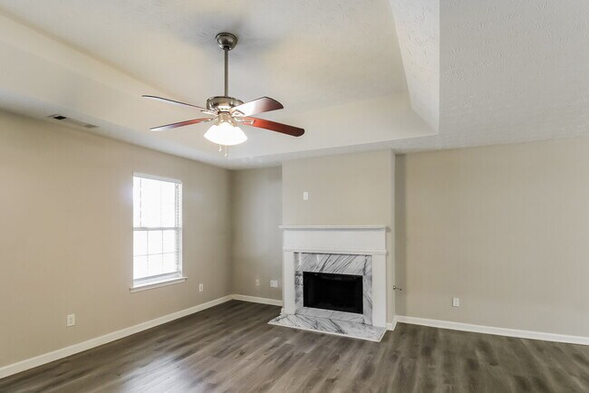 Building Photo - 25 Woodland Dr