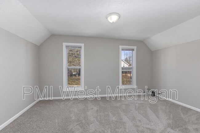 Building Photo - 1038 3rd St NW