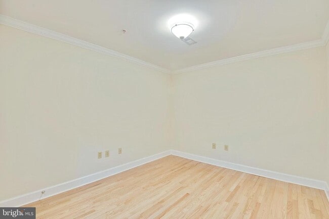 Building Photo - 502 W Broad St