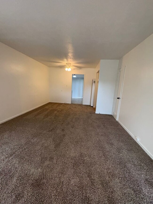 Building Photo - 324 Cottonwood St