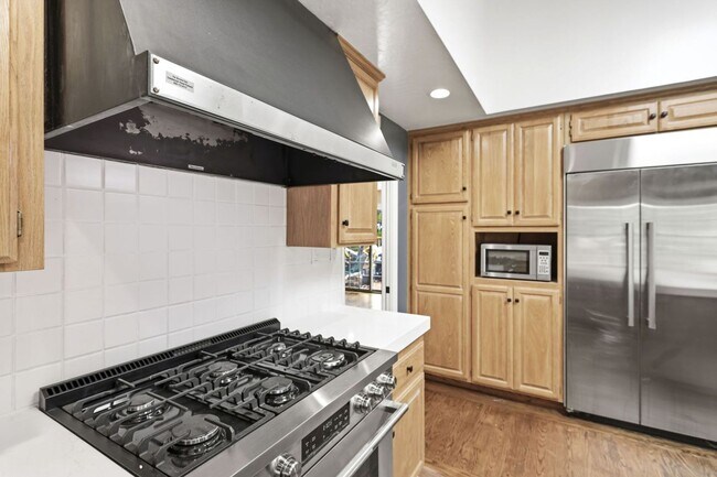 Building Photo - 2973 Arguello Dr