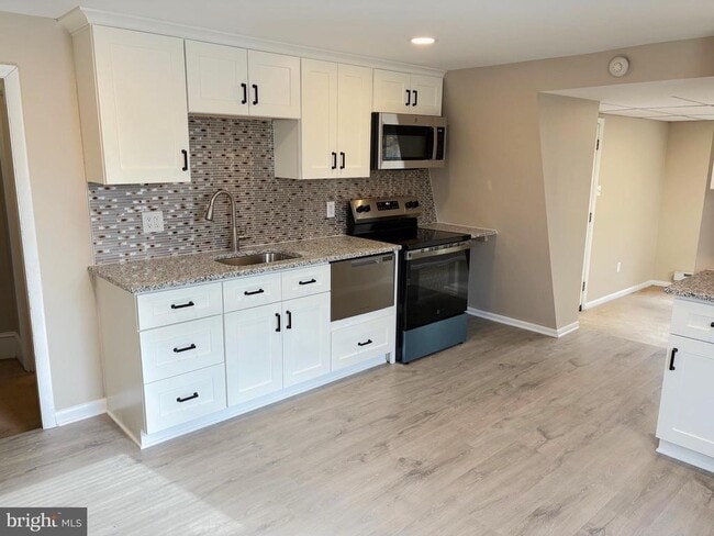 Primary Photo - 1643 Rockwell Rd