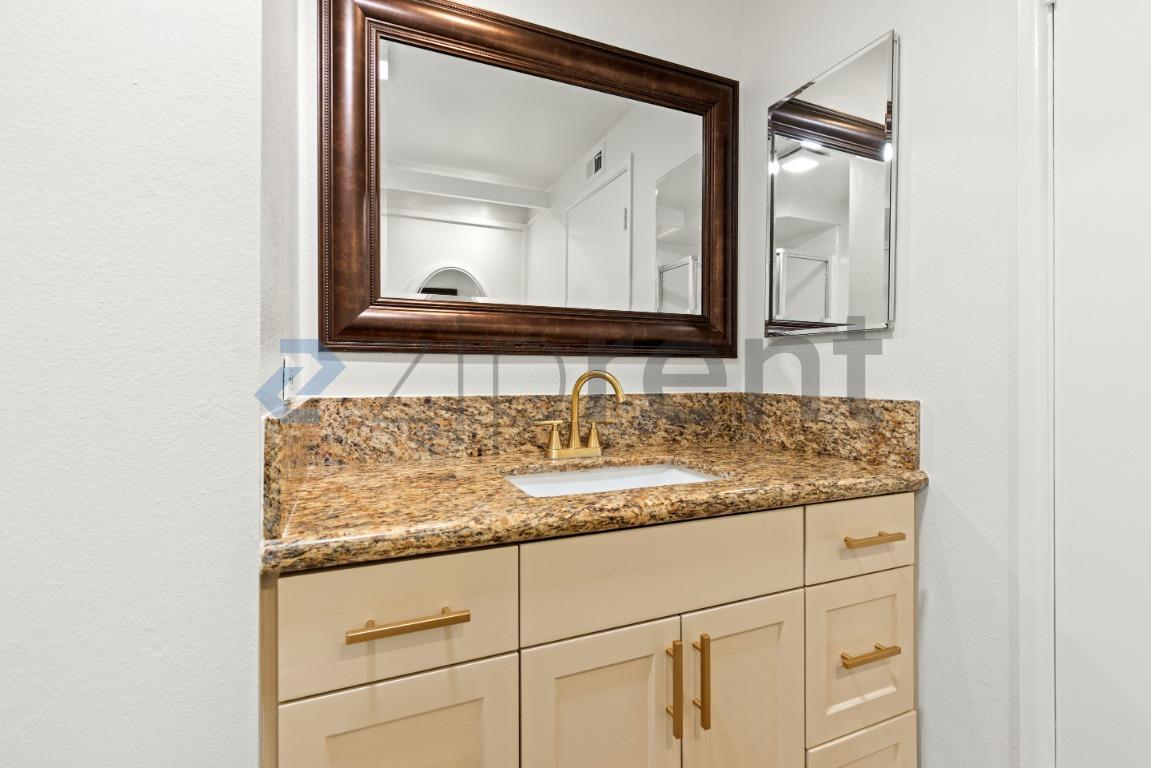 Building Photo - Unit Unit A