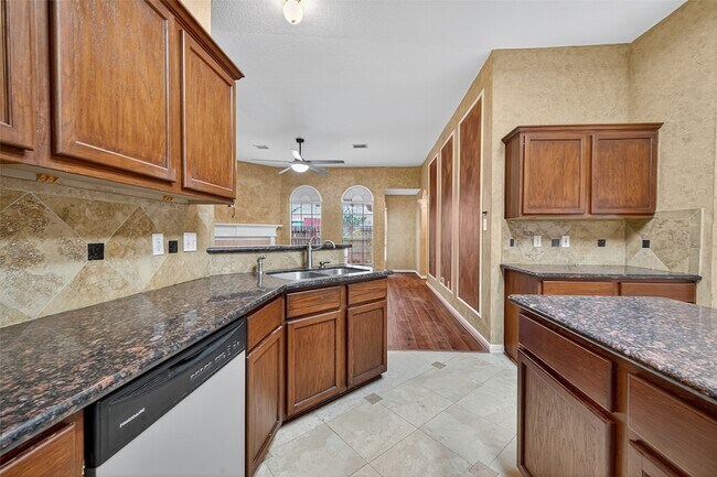 Building Photo - 307 Roans Prairie Ln