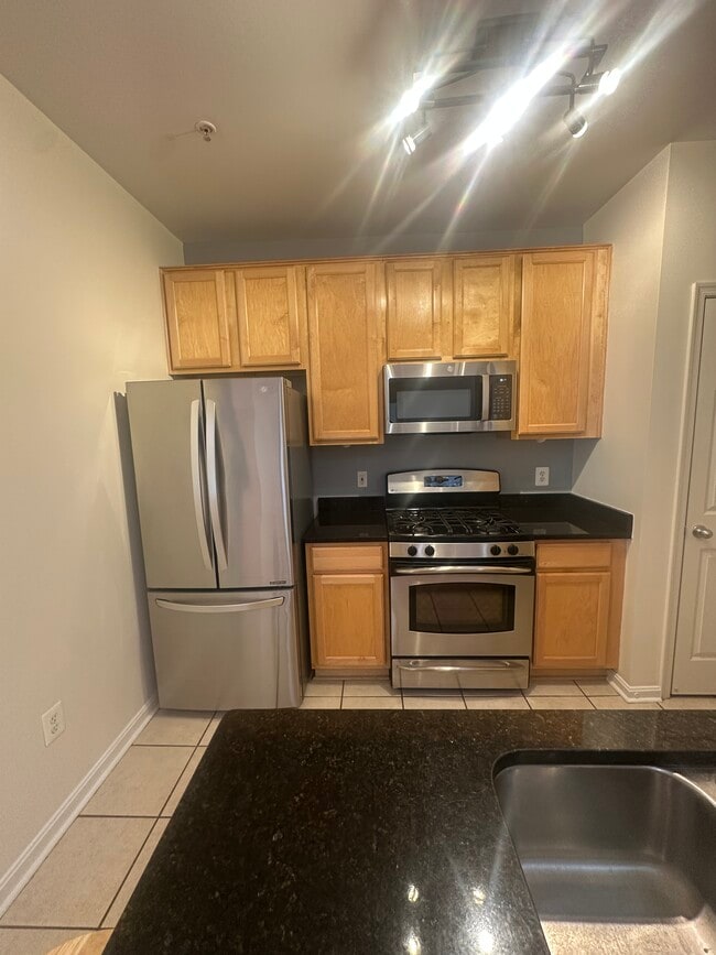 Building Photo - 4860 Eisenhower Ave