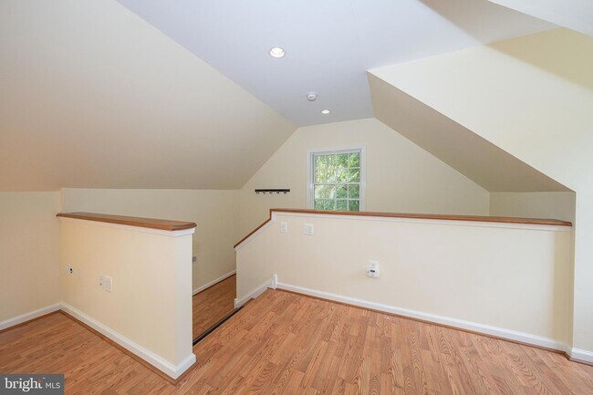 Building Photo - 101 E Brookhaven Rd