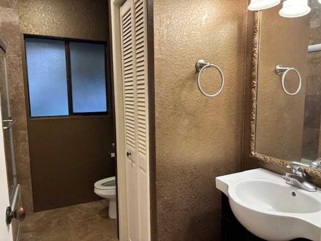 Building Photo - 2 Bedroom/2 Bathroom with Gorgeous Lanai a...