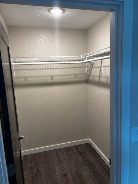 Walk-in Closet - 8204 Mentra St