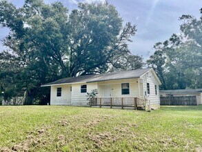 Building Photo - NICE 3BR/2BA Dade City Home w/ a Deck!! NO...