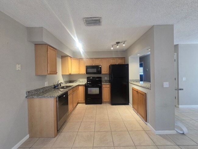 Building Photo - Condo for rent