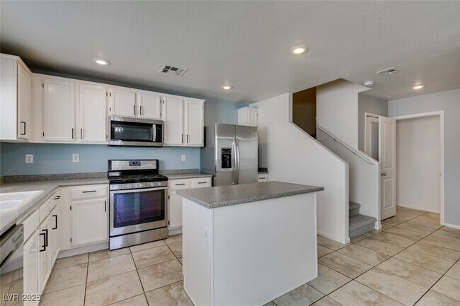 Building Photo - 523 Warminster Ave