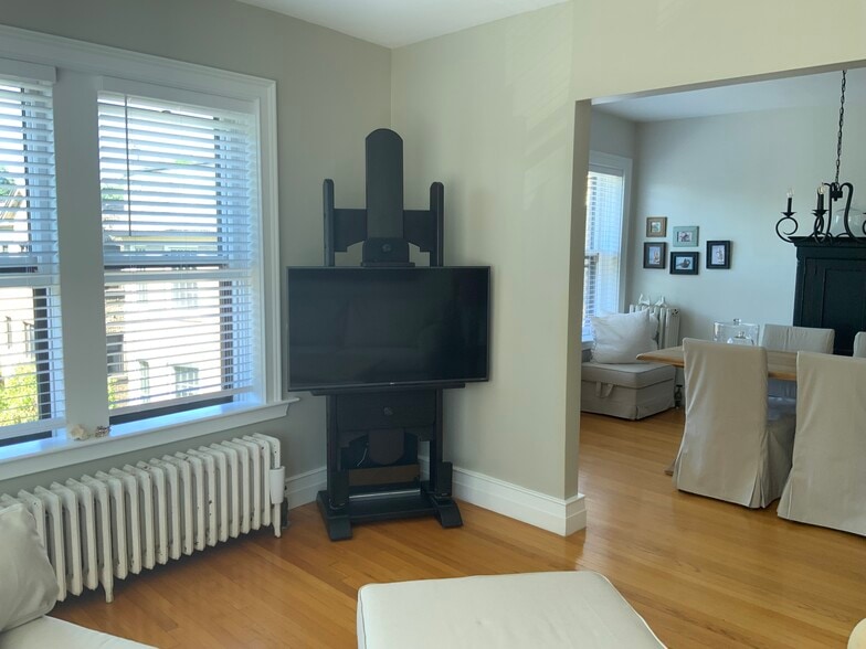 Living room - 1011 Hull Terrace