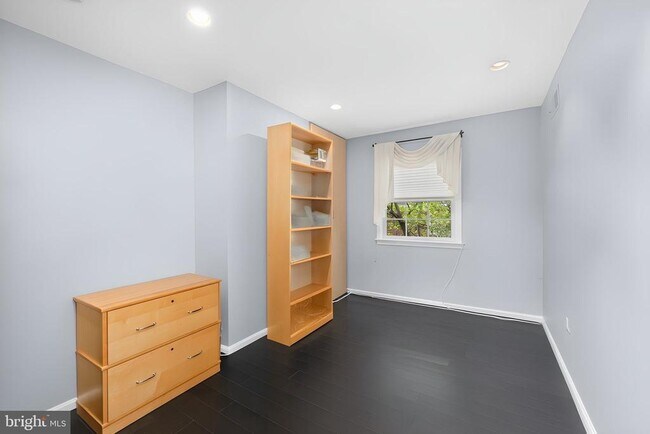 Building Photo - 1136 Pine Hill Rd