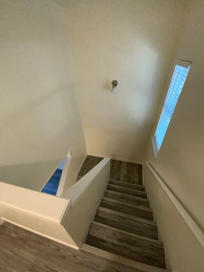 Building Photo - AVAILABLE NOW!!!!! West Olympia 2bdr 1.5bath Townhome w/ garage & parking