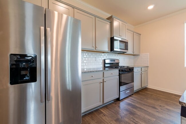 Building Photo - Spacious Family Home for Rent in Fairburn,...