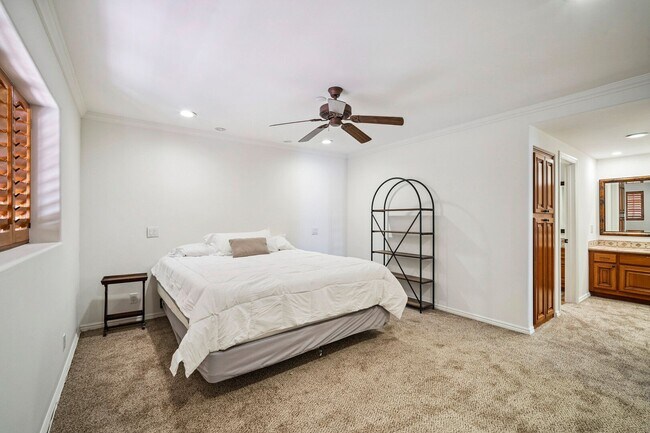 Building Photo - Dream home Located on the Bluff of Southwe...