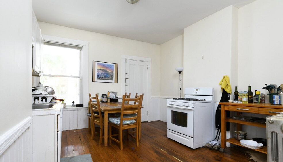 Building Photo - 10 Trowbridge St