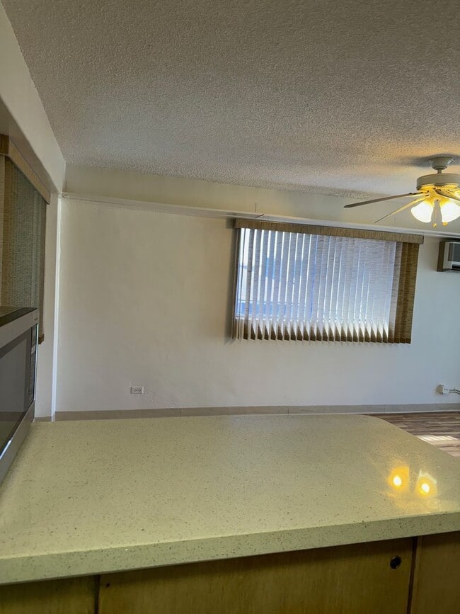 Building Photo - Central location! 1 bedroom, 1 bath, 1 parking. - Pet Possible - Available Now!