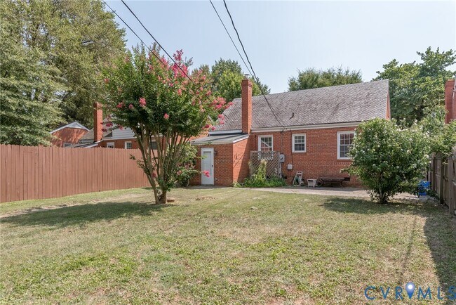 Building Photo - 3710 W Cary St
