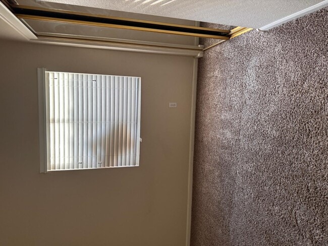 Building Photo - 979 E Brentrup Dr