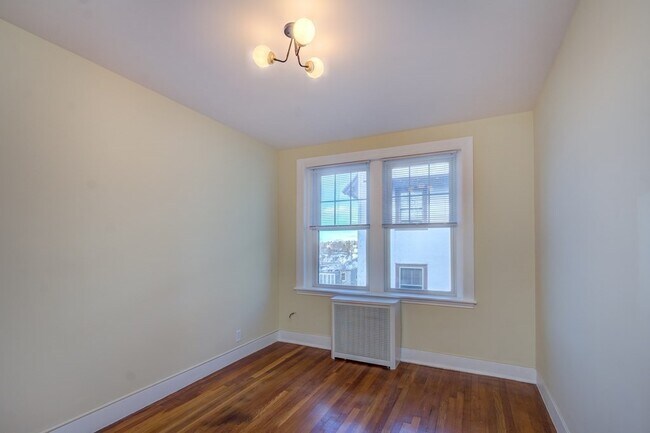 Building Photo - 321 Tappan St